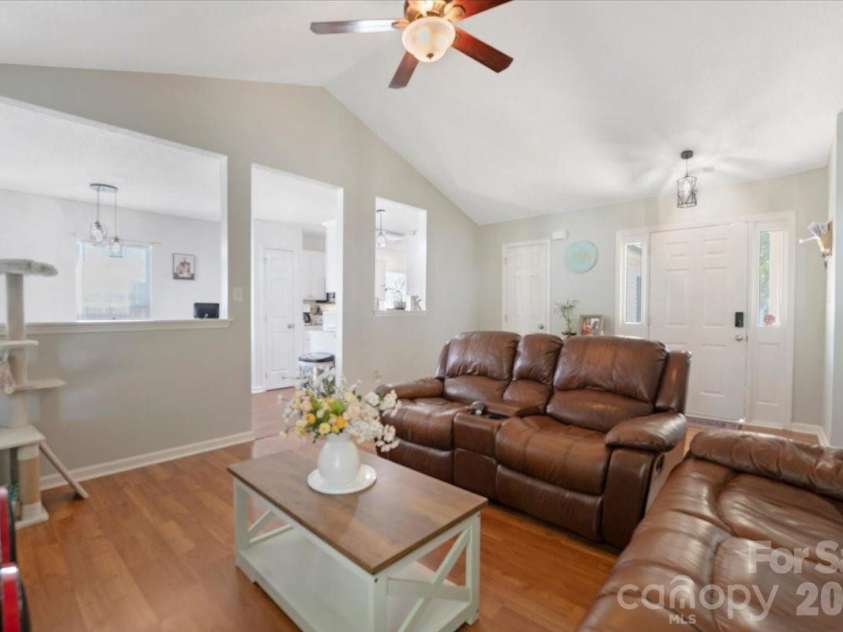 9828 Northwoods Forest Drive, Charlotte, NC 28214.  MLS# CAR4421526, YatesRealty ID 50352. 