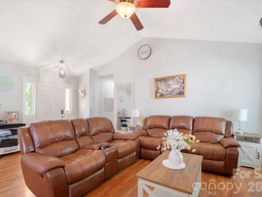 9828 Northwoods Forest Drive, Charlotte, NC 28214.  MLS# CAR4421526, YatesRealty ID 50352. 