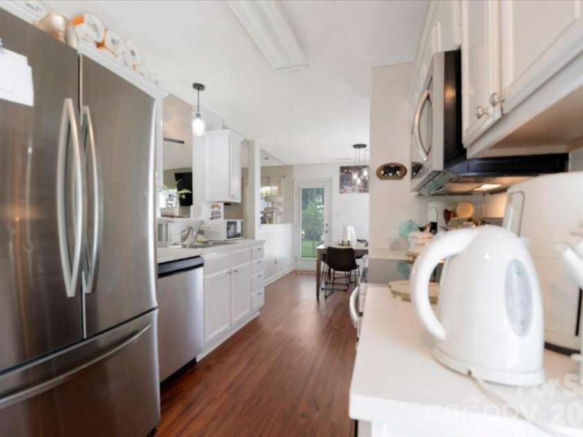 9828 Northwoods Forest Drive, Charlotte, NC 28214.  MLS# CAR4421526, YatesRealty ID 50352. 