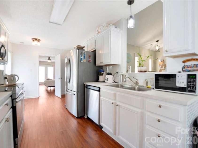 9828 Northwoods Forest Drive, Charlotte, NC 28214.  MLS# CAR4421526, YatesRealty ID 50352. 