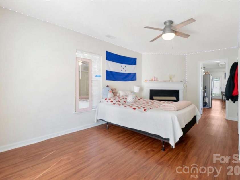 9828 Northwoods Forest Drive, Charlotte, NC 28214.  MLS# CAR4421526, YatesRealty ID 50352. 