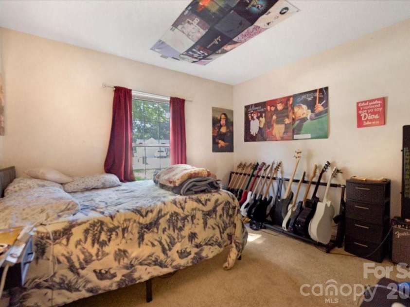 9828 Northwoods Forest Drive, Charlotte, NC 28214.  MLS# CAR4421526, YatesRealty ID 50352. 