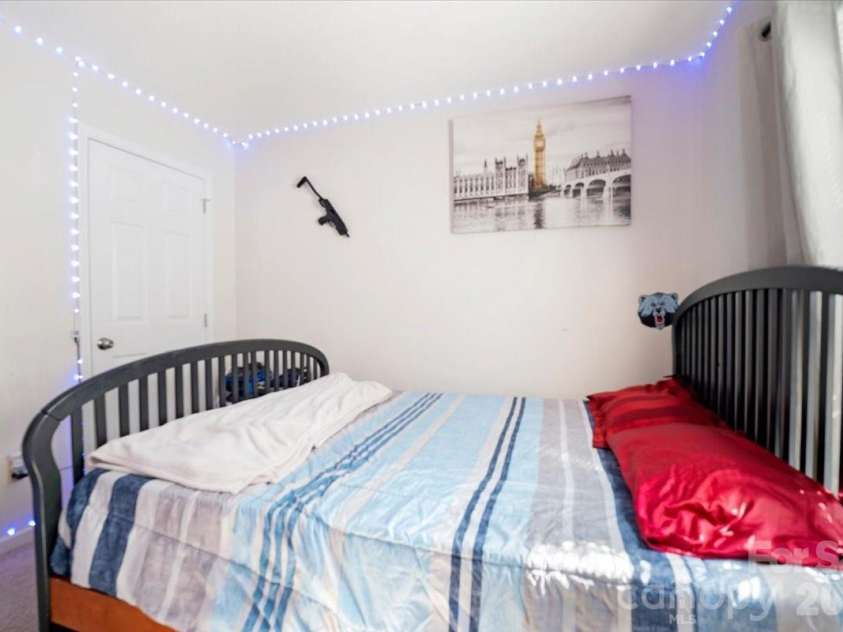 9828 Northwoods Forest Drive, Charlotte, NC 28214.  MLS# CAR4421526, YatesRealty ID 50352. 
