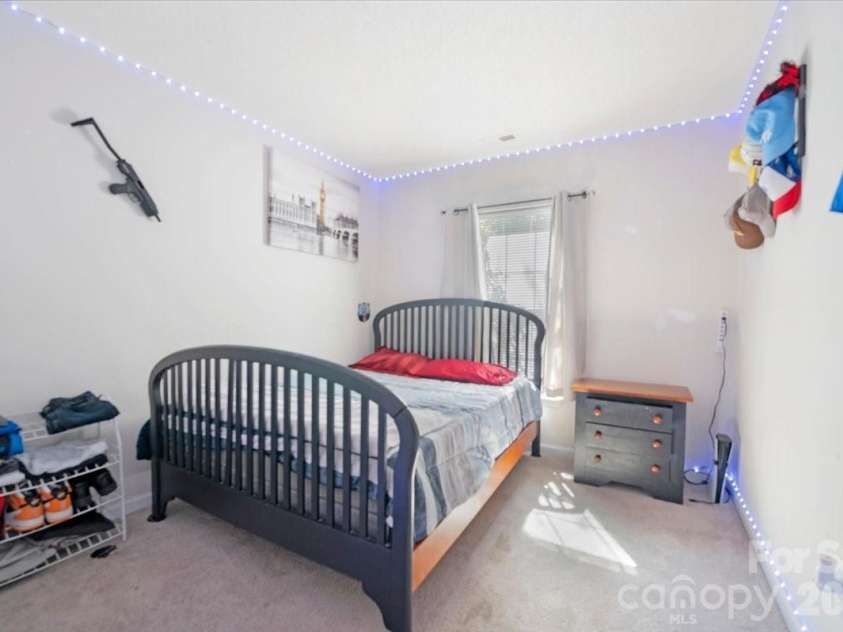9828 Northwoods Forest Drive, Charlotte, NC 28214.  MLS# CAR4421526, YatesRealty ID 50352. 