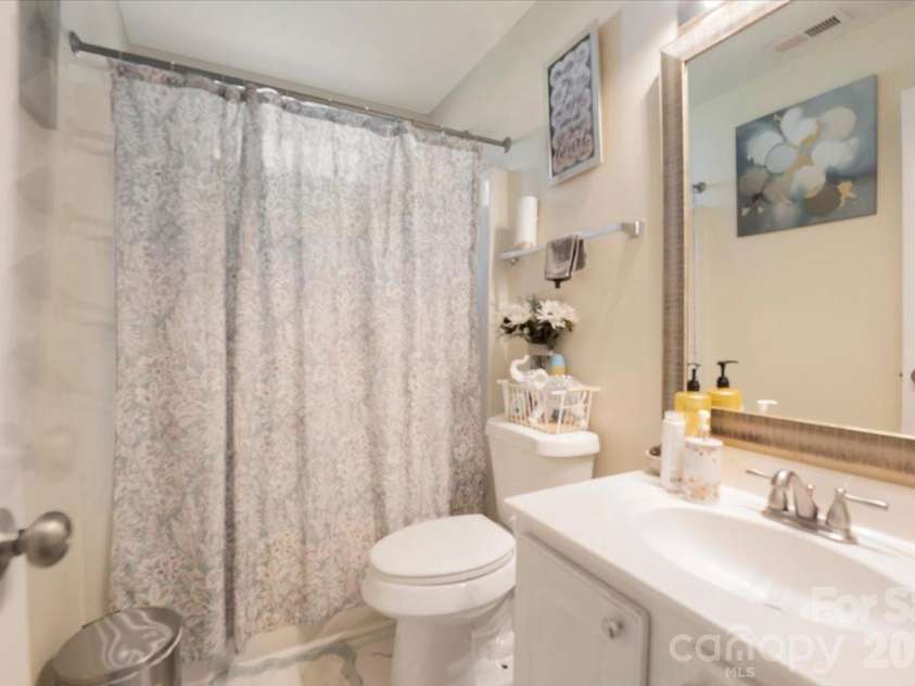 9828 Northwoods Forest Drive, Charlotte, NC 28214.  MLS# CAR4421526, YatesRealty ID 50352. 