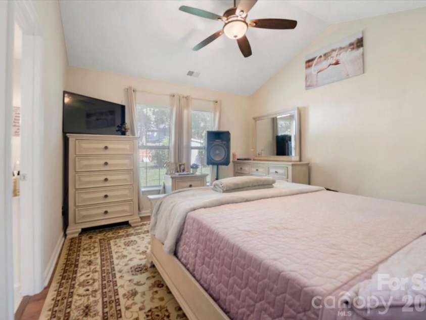 9828 Northwoods Forest Drive, Charlotte, NC 28214.  MLS# CAR4421526, YatesRealty ID 50352. 