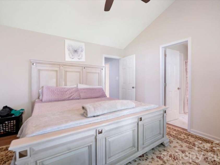 9828 Northwoods Forest Drive, Charlotte, NC 28214.  MLS# CAR4421526, YatesRealty ID 50352. 