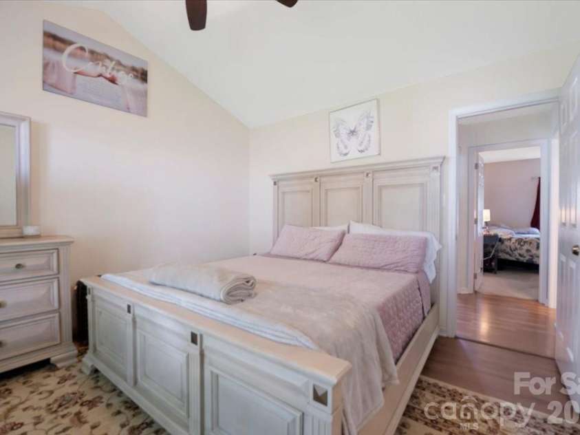 9828 Northwoods Forest Drive, Charlotte, NC 28214.  MLS# CAR4421526, YatesRealty ID 50352. 