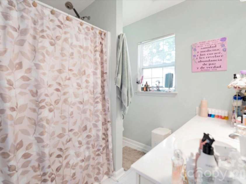 9828 Northwoods Forest Drive, Charlotte, NC 28214.  MLS# CAR4421526, YatesRealty ID 50352. 