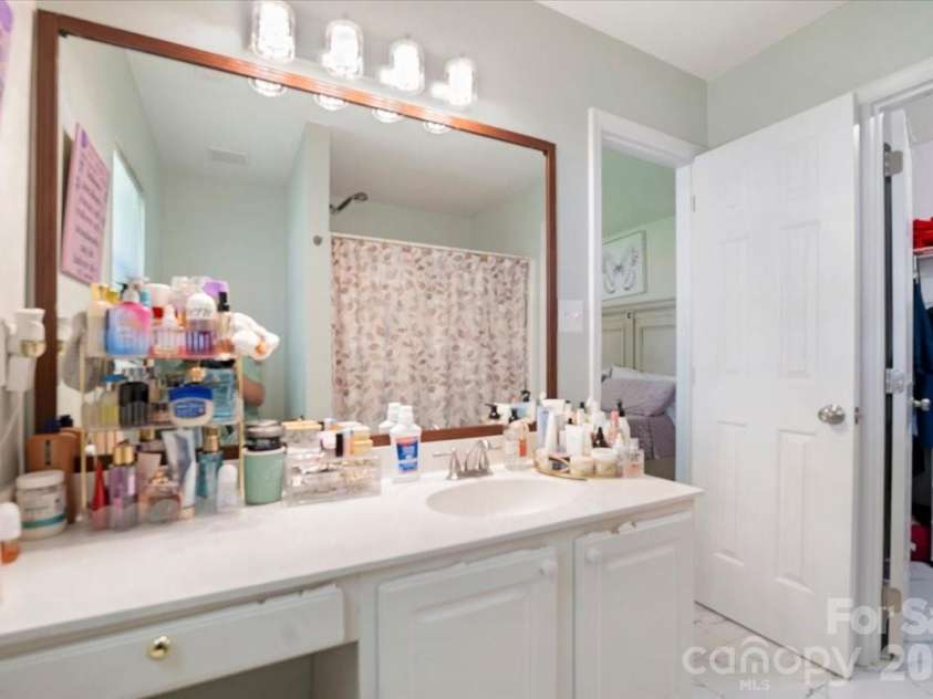 9828 Northwoods Forest Drive, Charlotte, NC 28214.  MLS# CAR4421526, YatesRealty ID 50352. 