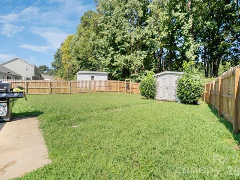 9828 Northwoods Forest Drive, Charlotte, NC 28214.  MLS# CAR4421526, YatesRealty ID 50352. 