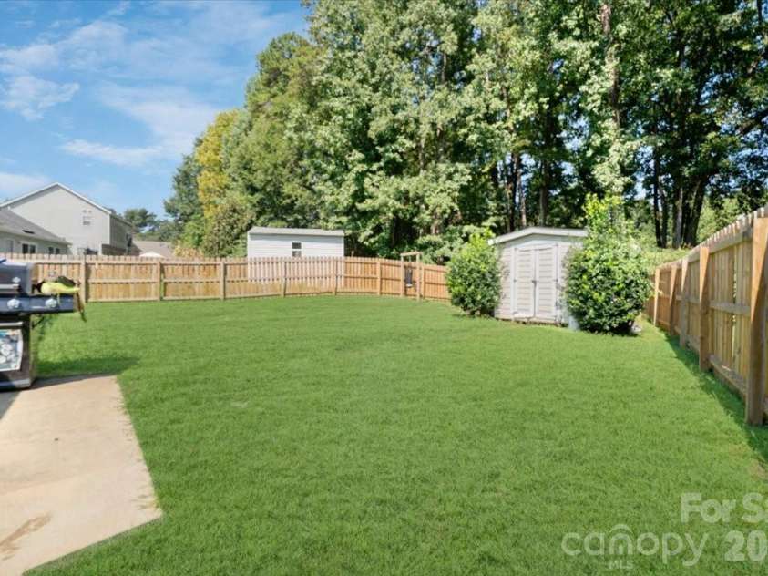 9828 Northwoods Forest Drive, Charlotte, NC 28214.  MLS# CAR4421526, YatesRealty ID 50352. 