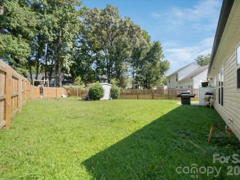 9828 Northwoods Forest Drive, Charlotte, NC 28214.  MLS# CAR4421526, YatesRealty ID 50352. 