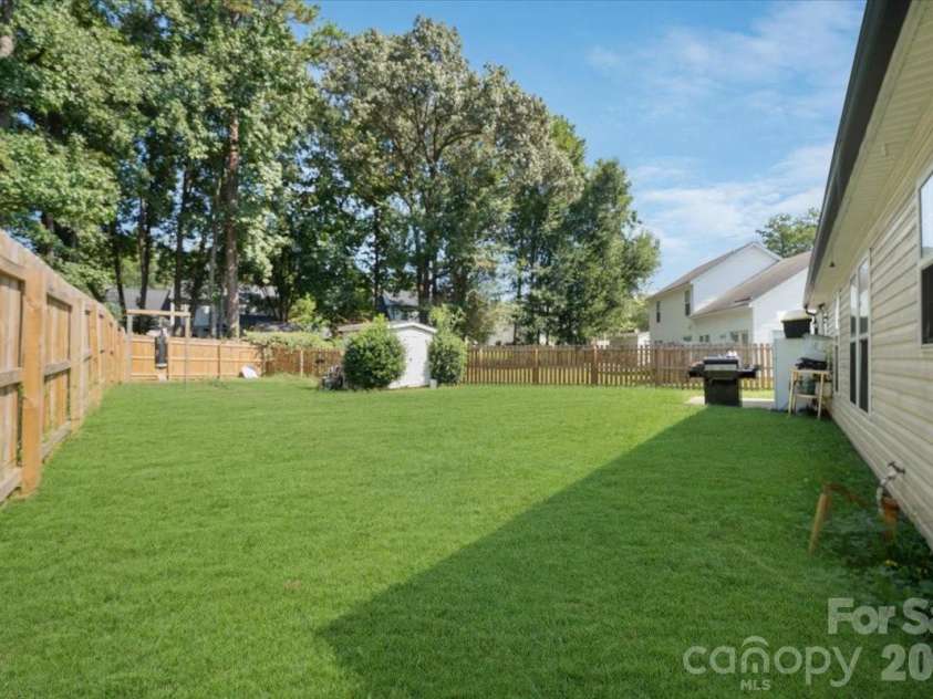 9828 Northwoods Forest Drive, Charlotte, NC 28214.  MLS# CAR4421526, YatesRealty ID 50352. 