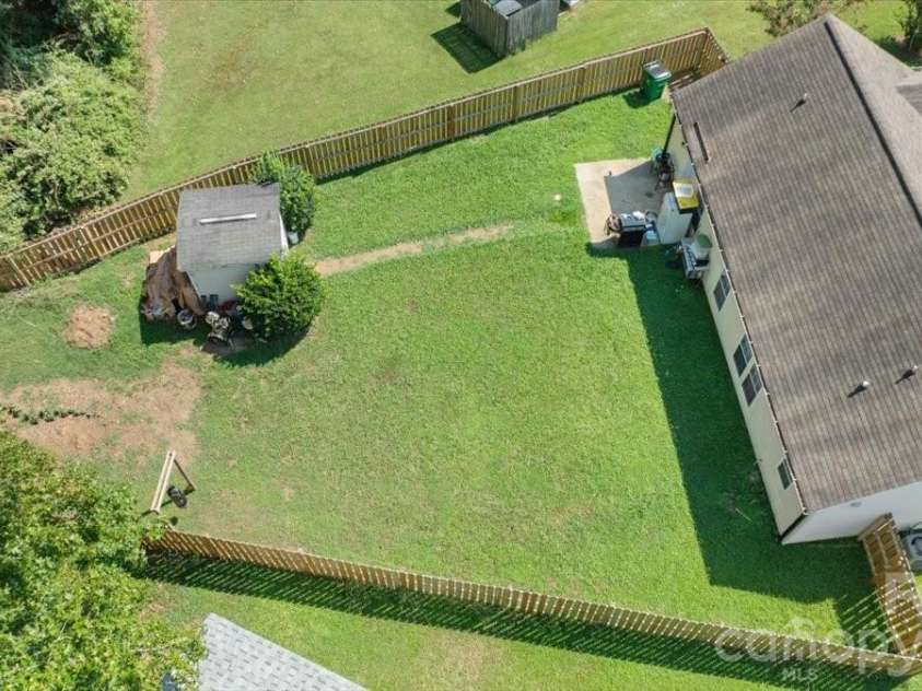 9828 Northwoods Forest Drive, Charlotte, NC 28214.  MLS# CAR4421526, YatesRealty ID 50352. 