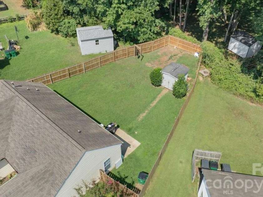 9828 Northwoods Forest Drive, Charlotte, NC 28214.  MLS# CAR4421526, YatesRealty ID 50352. 
