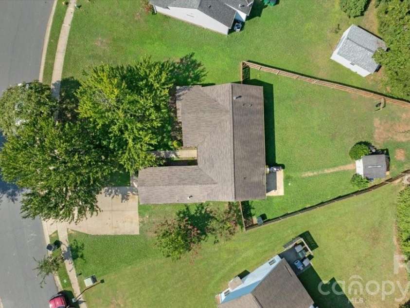 9828 Northwoods Forest Drive, Charlotte, NC 28214.  MLS# CAR4421526, YatesRealty ID 50352. 