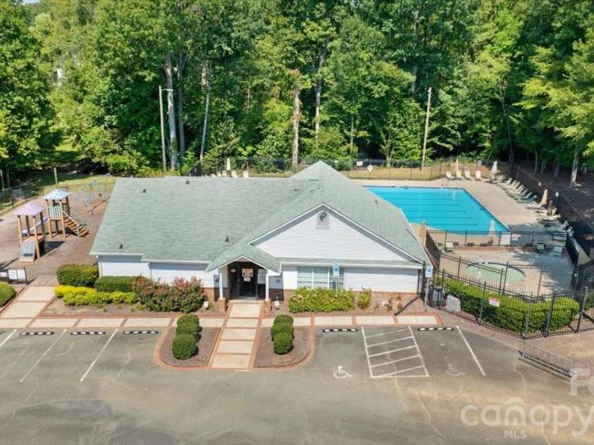 9828 Northwoods Forest Drive, Charlotte, NC 28214.  MLS# CAR4421526, YatesRealty ID 50352. 