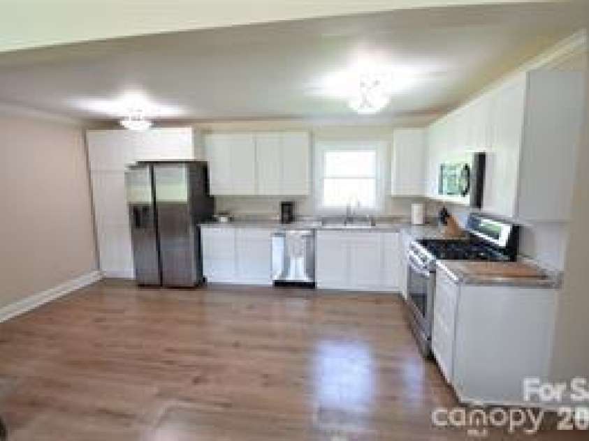 902 Carmel Drive, Gastonia, NC 28056.  MLS# CAR4423818, YatesRealty ID 50354. 