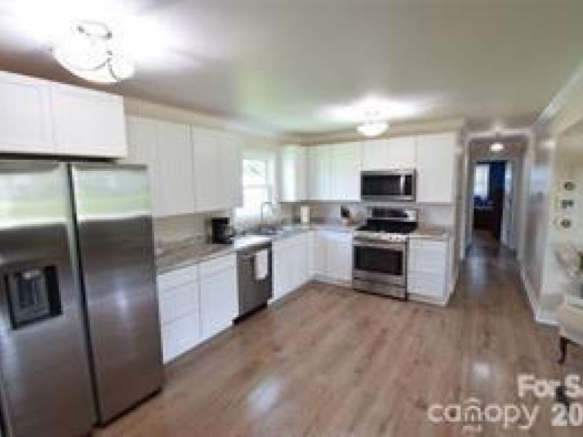 902 Carmel Drive, Gastonia, NC 28056.  MLS# CAR4423818, YatesRealty ID 50354. 
