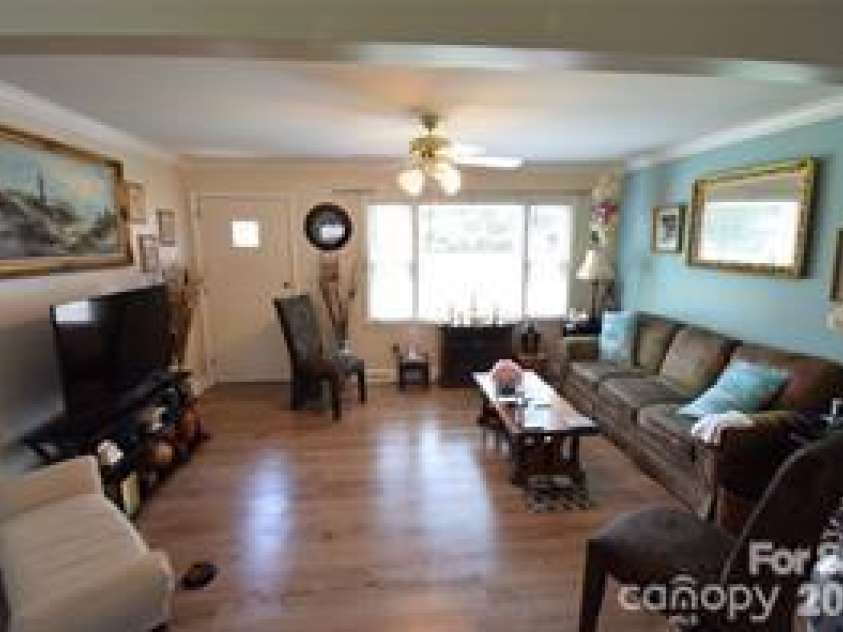 902 Carmel Drive, Gastonia, NC 28056.  MLS# CAR4423818, YatesRealty ID 50354. 