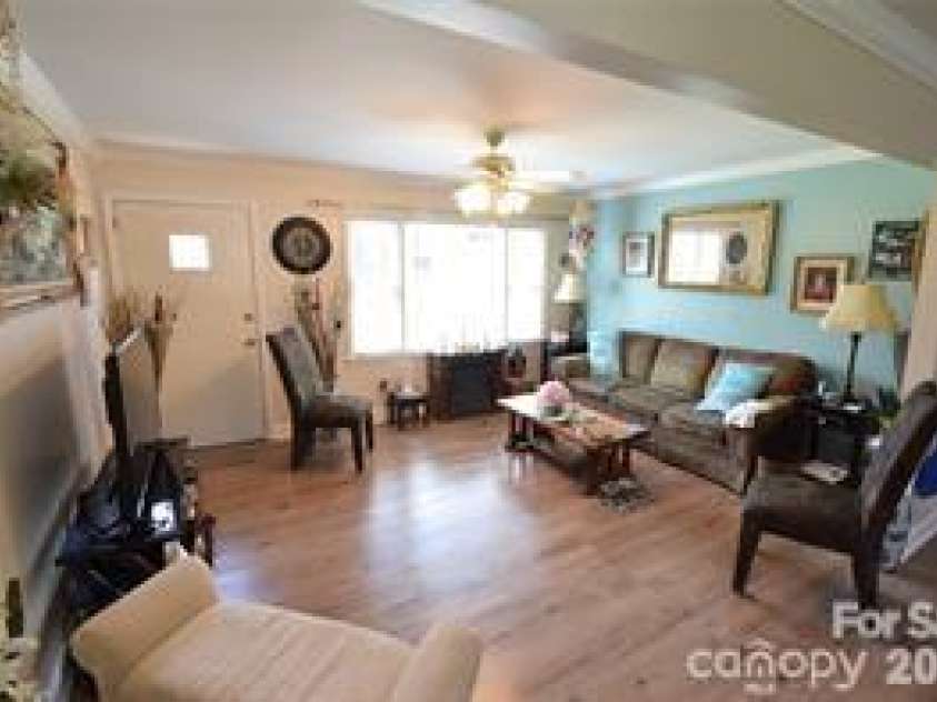 902 Carmel Drive, Gastonia, NC 28056.  MLS# CAR4423818, YatesRealty ID 50354. 