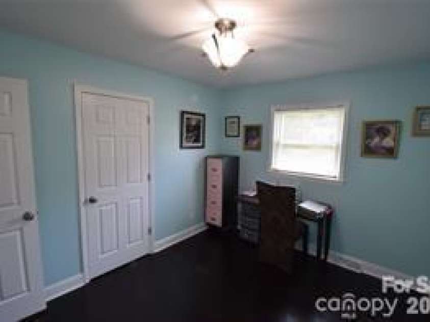 902 Carmel Drive, Gastonia, NC 28056.  MLS# CAR4423818, YatesRealty ID 50354. 
