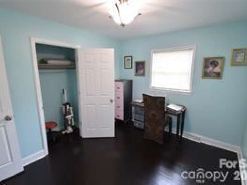 902 Carmel Drive, Gastonia, NC 28056.  MLS# CAR4423818, YatesRealty ID 50354. 