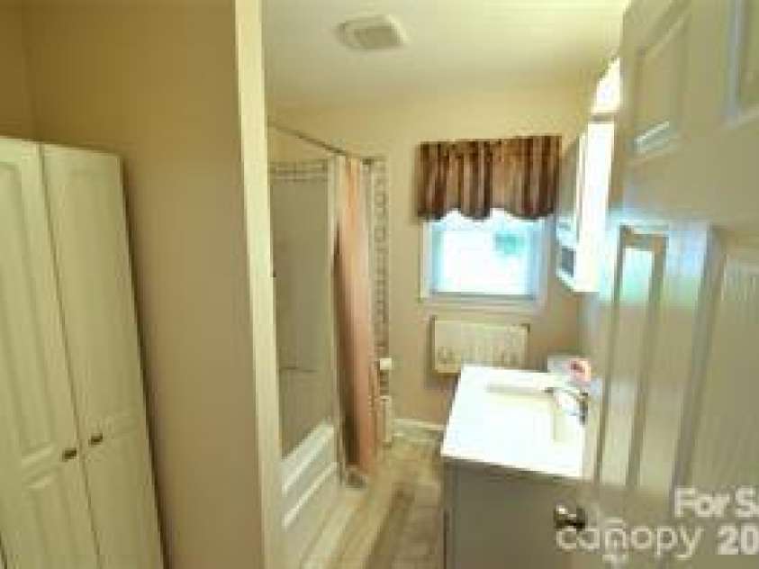 902 Carmel Drive, Gastonia, NC 28056.  MLS# CAR4423818, YatesRealty ID 50354. 
