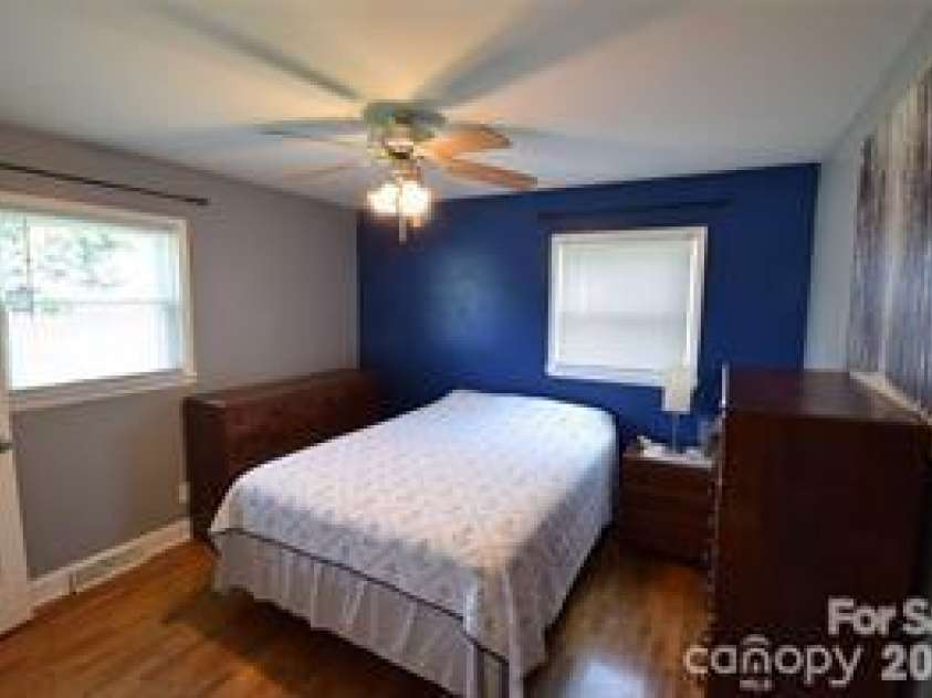 902 Carmel Drive, Gastonia, NC 28056.  MLS# CAR4423818, YatesRealty ID 50354. 