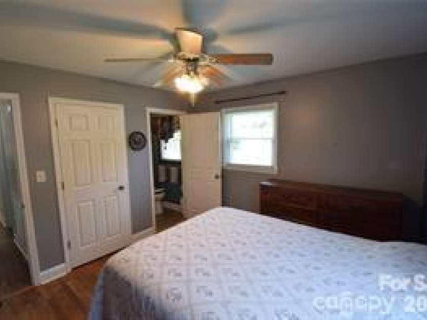 902 Carmel Drive, Gastonia, NC 28056.  MLS# CAR4423818, YatesRealty ID 50354. 