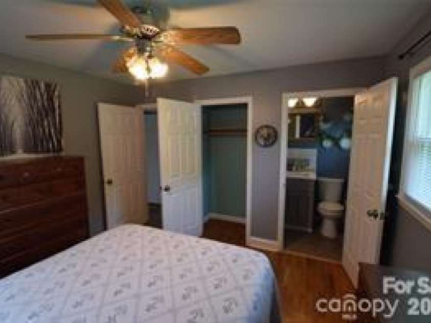 902 Carmel Drive, Gastonia, NC 28056.  MLS# CAR4423818, YatesRealty ID 50354. 