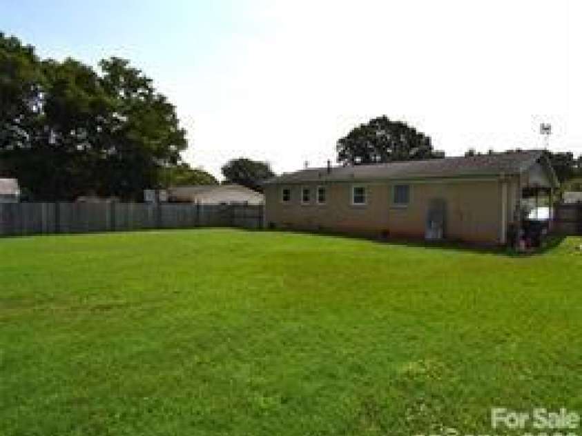 902 Carmel Drive, Gastonia, NC 28056.  MLS# CAR4423818, YatesRealty ID 50354. 