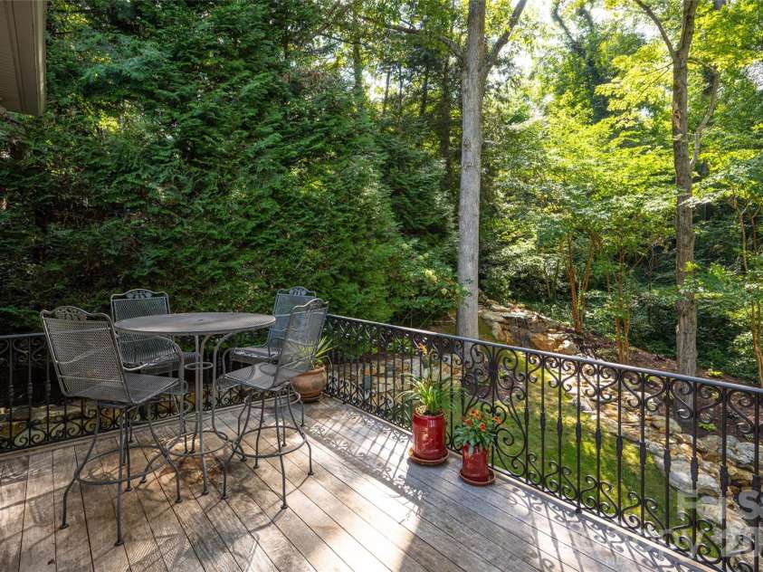 18 Woodlink Road, Asheville, NC 28801.  MLS# CAR4422084, YatesRealty ID 50357. 