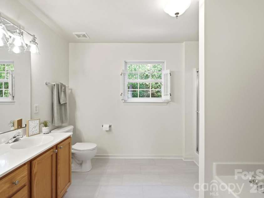 7202 Red Bush Court, Indian Trail, NC 28079.  MLS# CAR4417743, YatesRealty ID 50359. Primary Bath