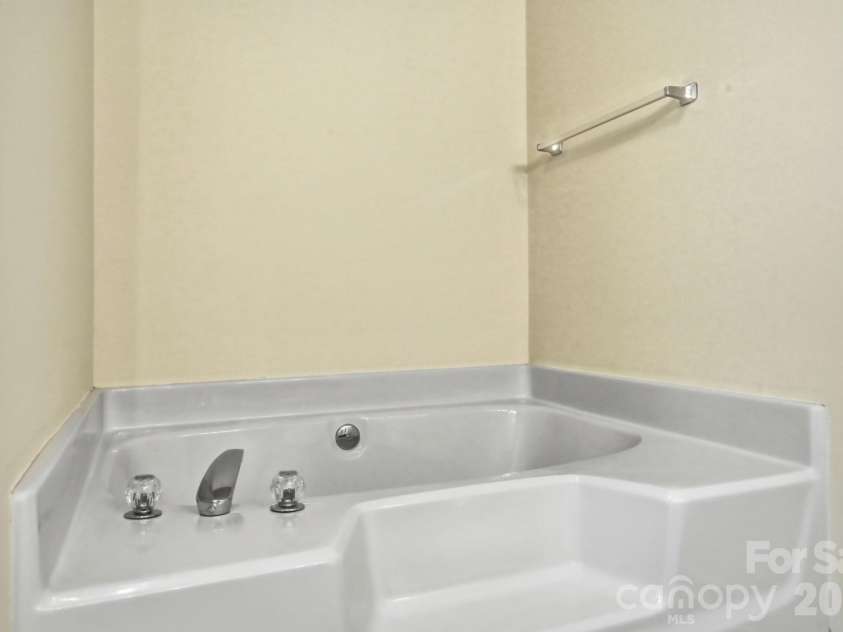 7202 Red Bush Court, Indian Trail, NC 28079.  MLS# CAR4417743, YatesRealty ID 50359. Separate tub