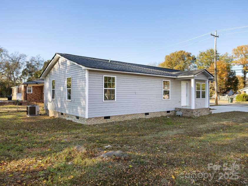 552 Locust Street, Rock Hill, SC 29730.  MLS# CAR4321292, YatesRealty ID 5036. 