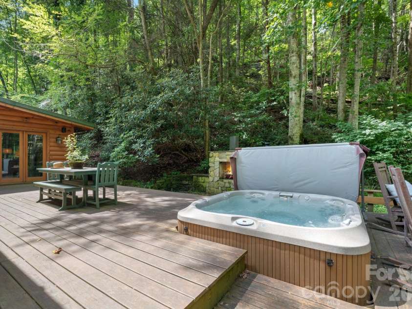982 Jakes Mountain Road, Deep Gap, NC 28618.  MLS# CAR4423601, YatesRealty ID 50361. 
