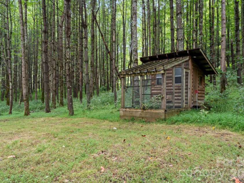 982 Jakes Mountain Road, Deep Gap, NC 28618.  MLS# CAR4423601, YatesRealty ID 50361. 