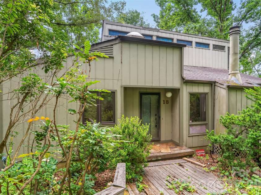 18 Mayfield Road, Asheville, NC 28804.  MLS# CAR4399015, YatesRealty ID 50366. 
