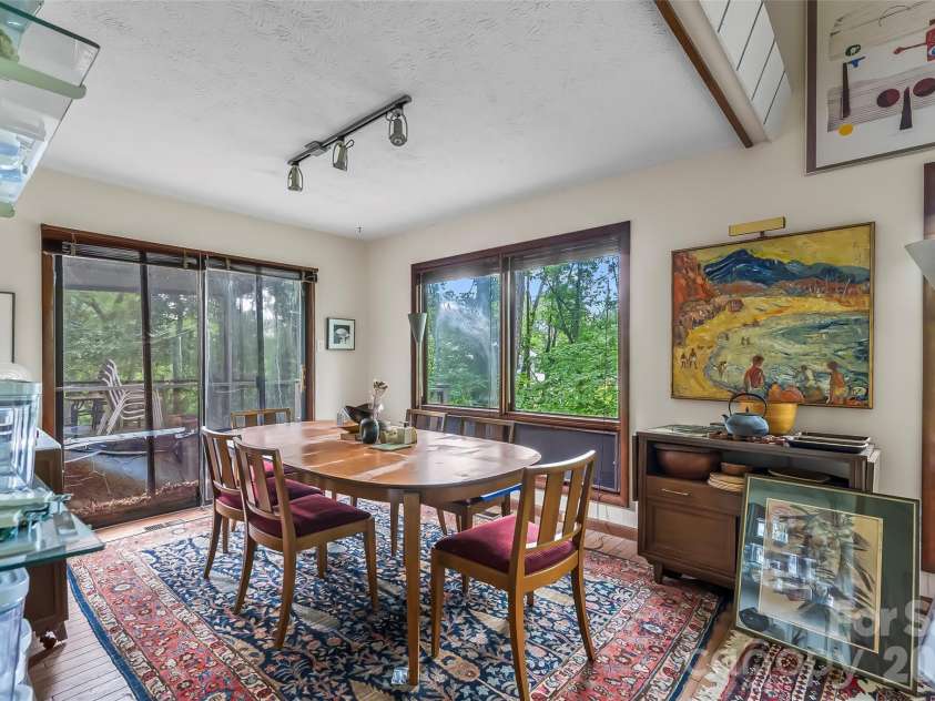 18 Mayfield Road, Asheville, NC 28804.  MLS# CAR4399015, YatesRealty ID 50366. 