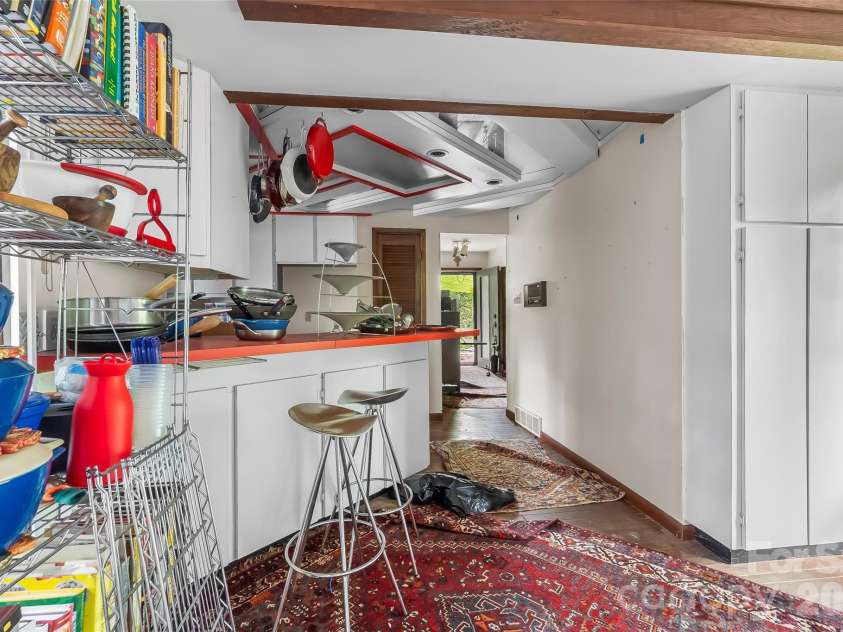 18 Mayfield Road, Asheville, NC 28804.  MLS# CAR4399015, YatesRealty ID 50366. 