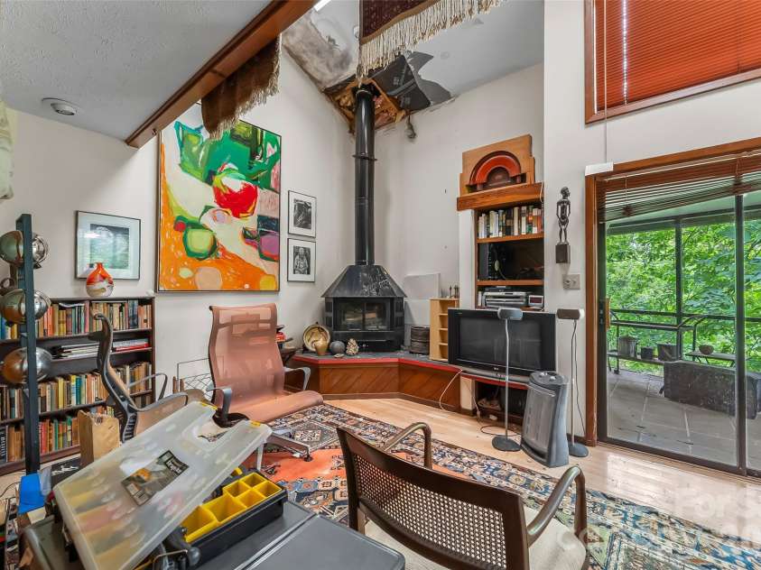 18 Mayfield Road, Asheville, NC 28804.  MLS# CAR4399015, YatesRealty ID 50366. 