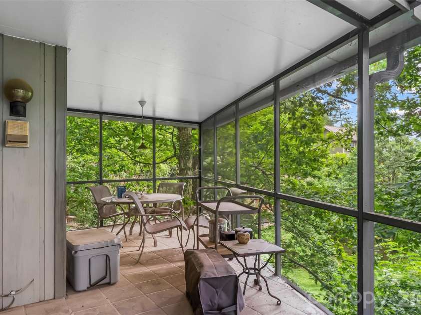18 Mayfield Road, Asheville, NC 28804.  MLS# CAR4399015, YatesRealty ID 50366. 