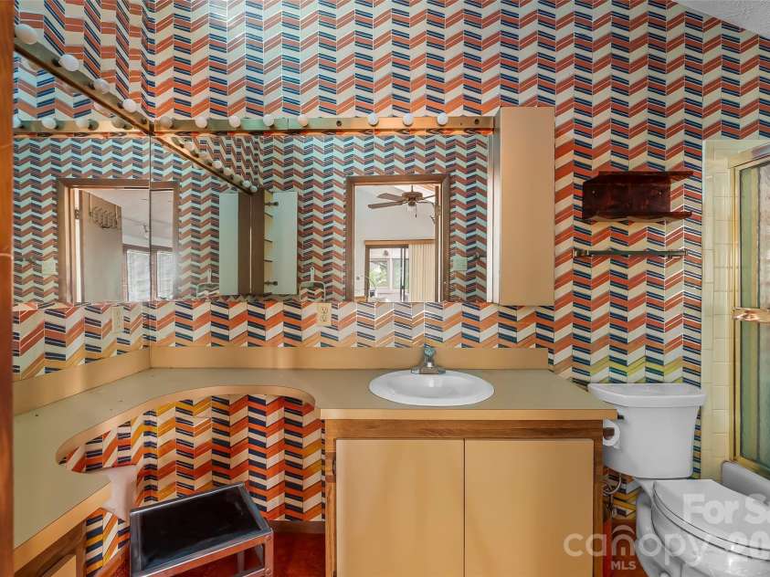 18 Mayfield Road, Asheville, NC 28804.  MLS# CAR4399015, YatesRealty ID 50366. 