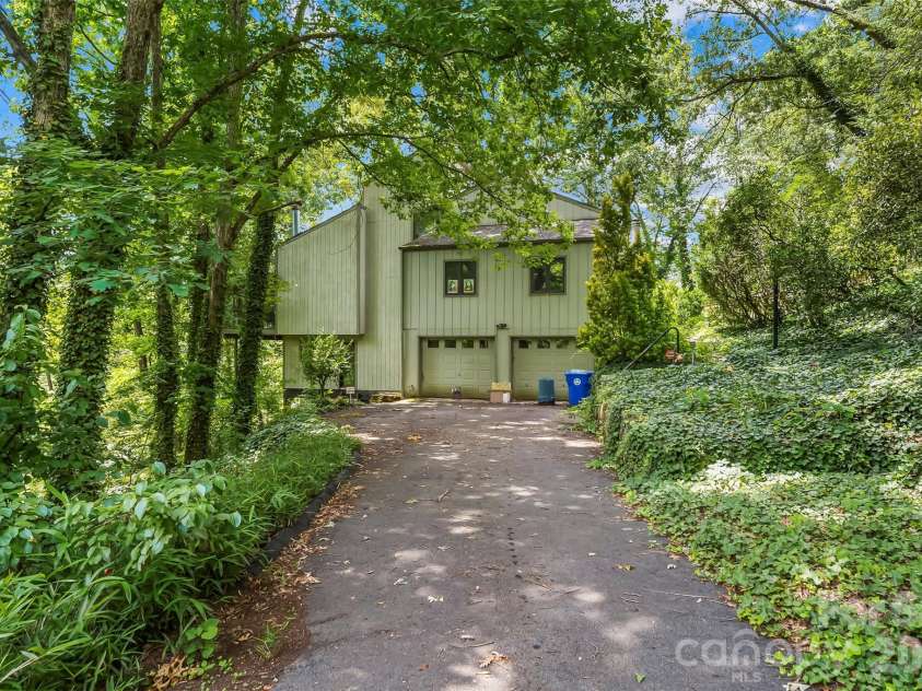 18 Mayfield Road, Asheville, NC 28804.  MLS# CAR4399015, YatesRealty ID 50366. 