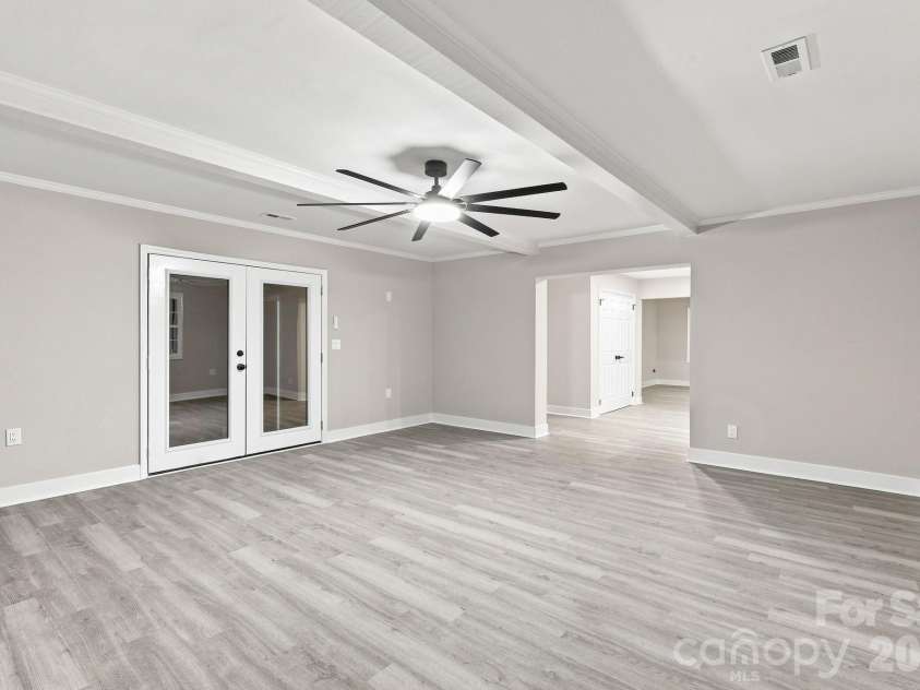 452 Mirror Lake Road, Salisbury, NC 28146.  MLS# CAR4423689, YatesRealty ID 50367. Family Room