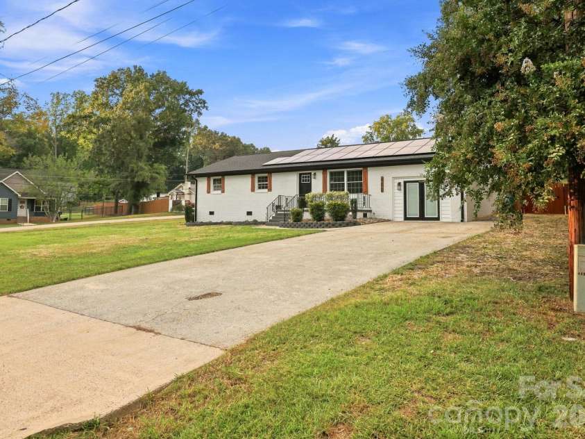 452 Mirror Lake Road, Salisbury, NC 28146.  MLS# CAR4423689, YatesRealty ID 50367. Front of house!