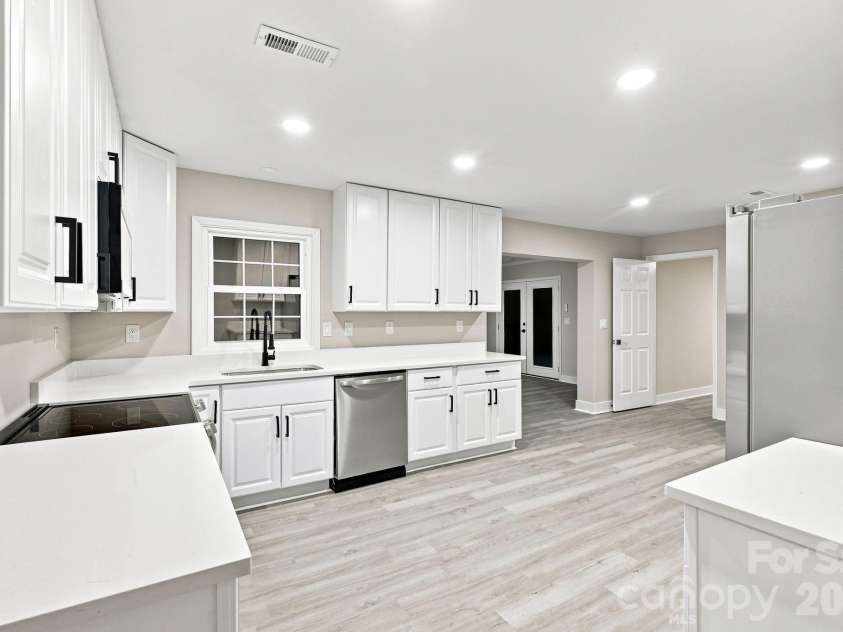 452 Mirror Lake Road, Salisbury, NC 28146.  MLS# CAR4423689, YatesRealty ID 50367. Spacious Kitchen with tons of cabinet storage