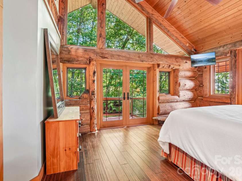 476 Waterford Drive, Maggie Valley, NC 28751.  MLS# CAR4423224, YatesRealty ID 50368. 3rd Primary upstairs